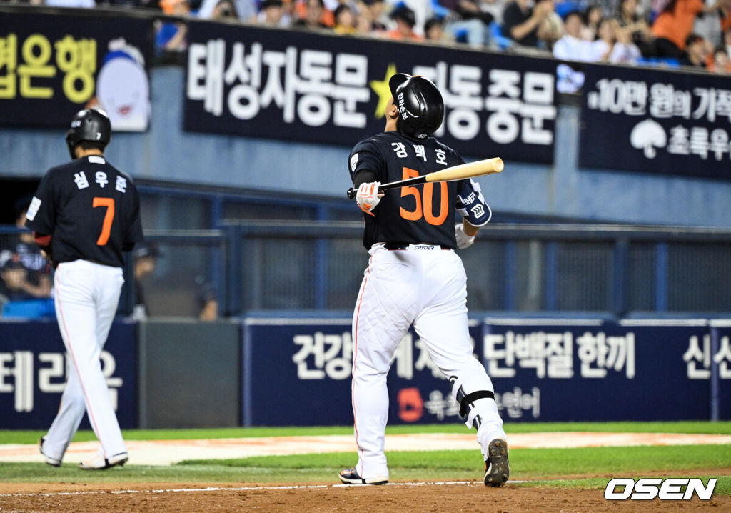 4일 서울 잠실야구장에서 2026 신한 SOL KBO리그 LG 트윈스와 한화 이글스의 경기가 열렸다.이날 LG는 장현식, 한화는 에르난데스를 선발투수로 내세웠다. 7회초 2사 1,3루에서 한화 강백호가 유격수 직선타로 물러나며 아쉬워하고 있다. 2026.07.04 /cej@osen.co.kr