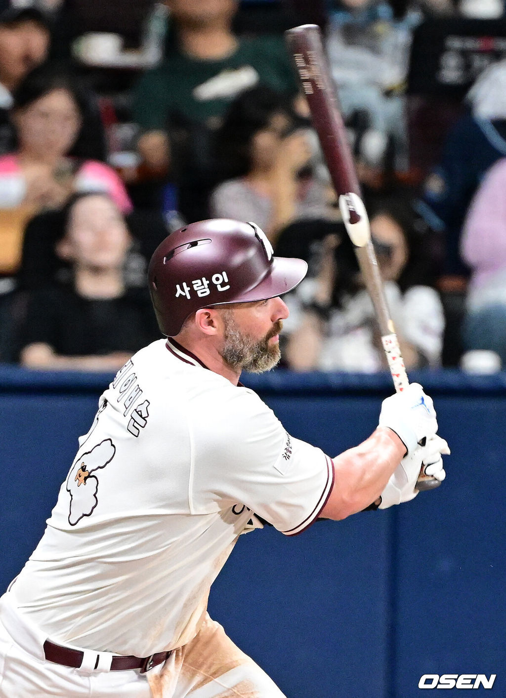 4일 오후 서울 고척스카이돔에서 2026 신한 SOL KBO리그 키움 히어로즈와 두산 베어스의 경기가 열렸다.이날 NC 다이노스에서 활약했던 홈런왕 출신의 외국인 타자 맷 데이비슨이 키움에 합류했다. 선발은 키움 박준현, 두산 최승용.6회말 1사 1루에서 키움 데이비슨이 2루타를 날리고 있다. 2026.07.04 / jpnews@osen.co.kr