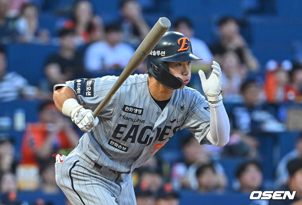 16일 창원NC파크에서 2026 신한 SOL KBO 리그 NC 다이노스와 한화 이글스의 경기가 열렸다. 홈팀 NC는 구창모가, 방문팀 한화는 화이트가 선발 출전했다. 한화 이글스 오재원이 3회초 1사 1,2루 우익수 앞 1타점 안타를 치고 있다. 2026.06.16 / foto0307@osen.co.kr
