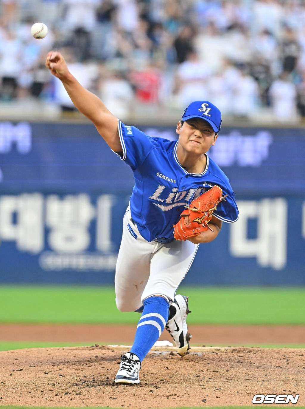 2일 창원NC파크에서 2026 신한 SOL KBO 리그 NC 다이노스와 삼성 라이온즈의 경기가 열렸다. 홈팀 NC는 김태경이, 방문팀 삼성은 김백산이 선발 출전했다. 삼성 라이온즈 선발투수 김백산이 역투하고 있다. 2026.07.02 / foto0307@osen.co.kr
