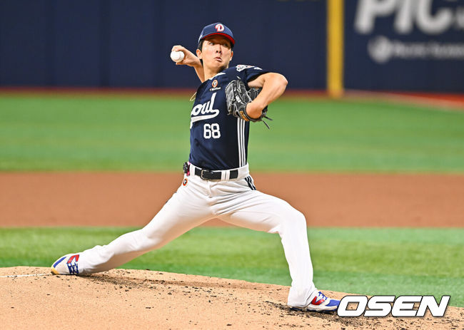 [OSEN=고척, 박준형 기자] 5일 오후 서울 고척스카이돔에서 2026 신한 SOL KBO리그 키움 히어로즈와 두산 베어스의 경기가 열렸다.이날 키움은 김윤하를, 두산은 최민석을 선발투수로 내세웠다.2회말 두산 선발투수 최민석이 역투하고 있다.  2026.07.05 / soul1014@osen.co.kr
