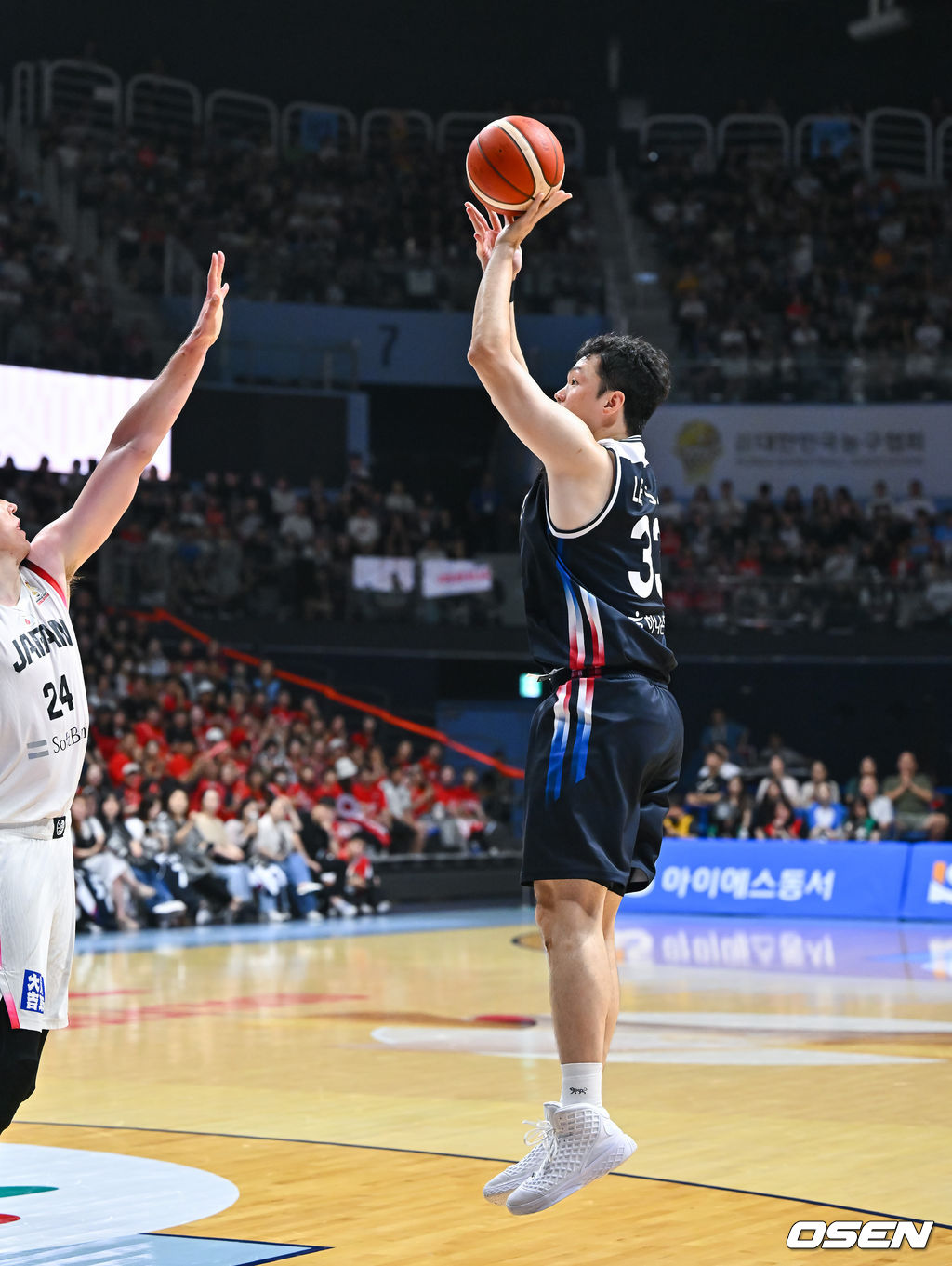 6일 오후 경기도 고양 소노 아레나에서 ’2027 FIBA 농구월드컵’ 아시아지역 윈도우 B조 6차전 대한민국과 일본의 경기가 열렸다.니콜라스 마줄스 감독이 이끄는 한국 남자농구대표팀(2승3패)은 일본(4승1패)을 반드시 잡아야 한다. 일본을 못 이기면 한국은 탈락이다.2쿼터 이승현이 미들슛을 성공시키고 있다. 2026.07.06 / soul1014@osen.co.kr