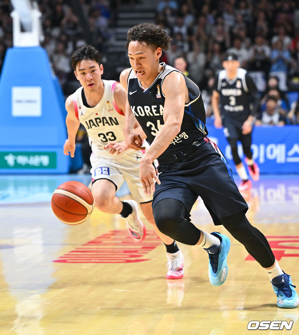 6일 오후 경기도 고양 소노 아레나에서 ’2027 FIBA 농구월드컵’ 아시아지역 윈도우 B조 6차전 대한민국과 일본의 경기가 열렸다.니콜라스 마줄스 감독이 이끄는 한국 남자농구대표팀(2승3패)은 일본(4승1패)을 반드시 잡아야 한다. 일본을 못 이기면 한국은 탈락이다.3쿼터 다니엘이 가로채기 후 드리블을 하고 있다. 2026.07.06 / soul1014@osen.co.kr