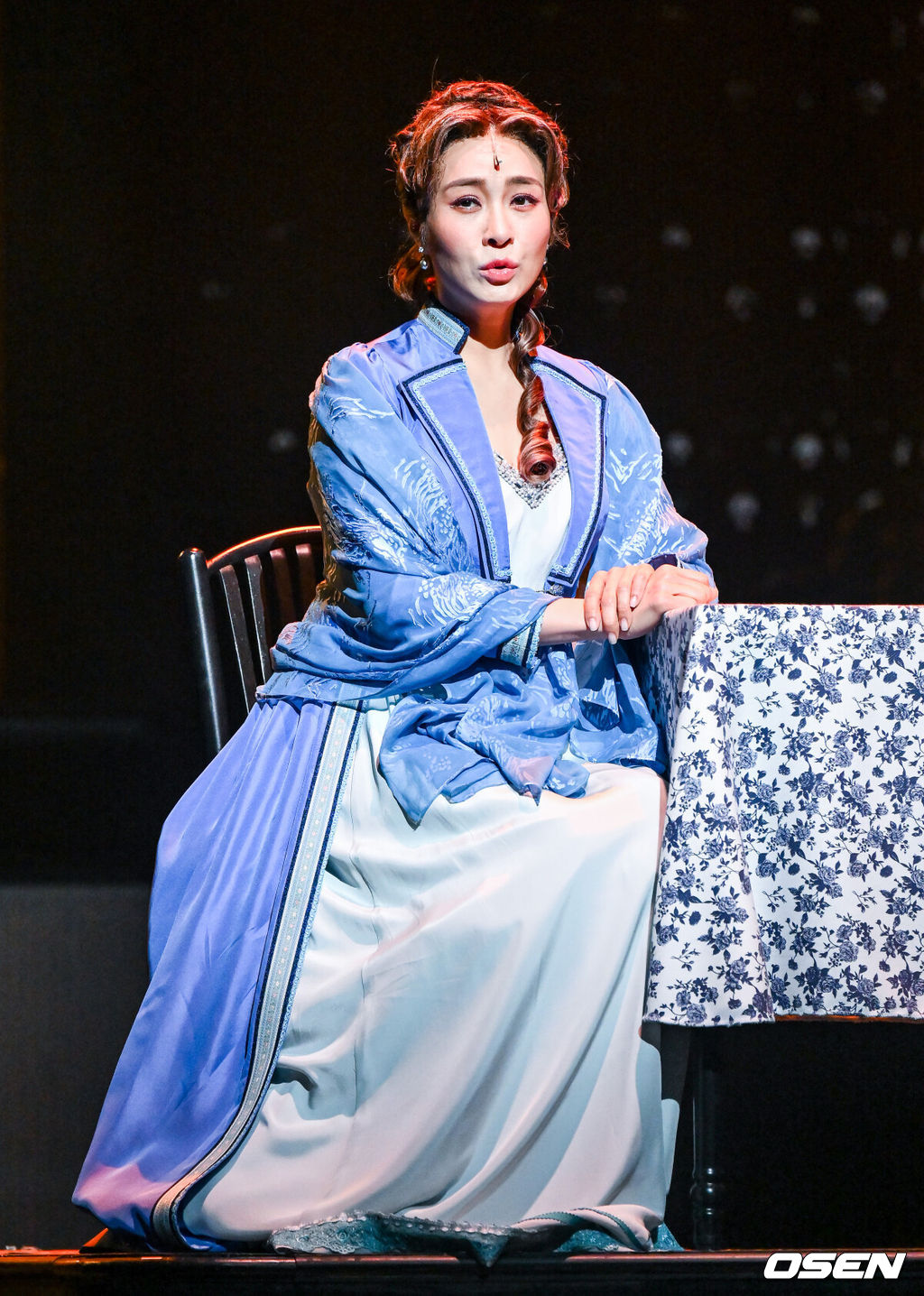 19일 오후 서울 서초구 예술의 전당에서 뮤지컬 ‘베토벤’ 프레스콜이 진행됐다.위대한 예술가이자 한 인간으로서의 고뇌를 그려내는 베토벤 역은 박효신과 박은태, 카이가 번갈아 연기한다. 연인 안토니 브렌타노와의 운명적 사랑으로 세상을 향해 마음을 여는 과정과 상처 받은 영혼이 구원받는 서사를 담아낸다. '월광 소나타', '비창' 등 베토벤의 원곡을 모티브로 제작된 넘버를 폭발적인 가창력으로 선보일 예정이다.뮤지컬 베토벤은 세기의 음악가 베토벤의 삶과 음악, 사랑을 뮤지컬로 담아내며 지난 12일 첫 공연을 올렸다.배우 옥주현이 열연을 펼치고 있다. 2023.01.19 / soul1014@osen.co.kr