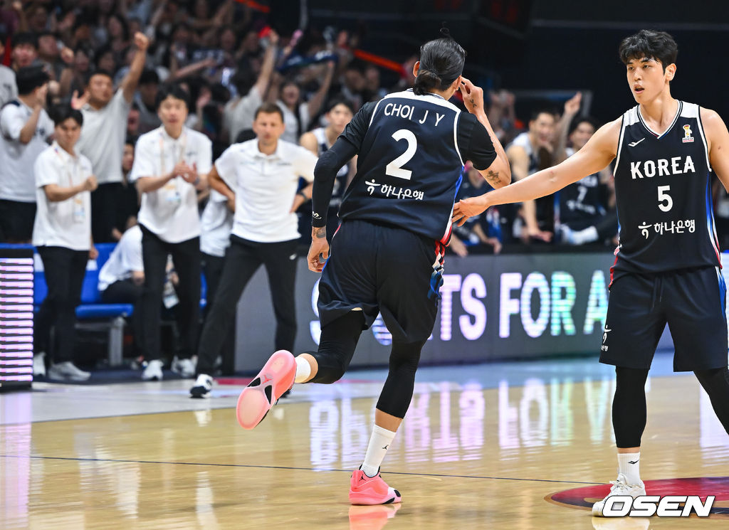 6일 오후 경기도 고양 소노 아레나에서 ’2027 FIBA 농구월드컵’ 아시아지역 윈도우 B조 6차전 대한민국과 일본의 경기가 열렸다.니콜라스 마줄스 감독이 이끄는 한국 남자농구대표팀(2승3패)은 일본(4승1패)을 반드시 잡아야 한다. 일본을 못 이기면 한국은 탈락이다.3쿼터 역전골 넣은 최준용이 기뻐하고 있다.      2026.07.06 / soul1014@osen.co.kr