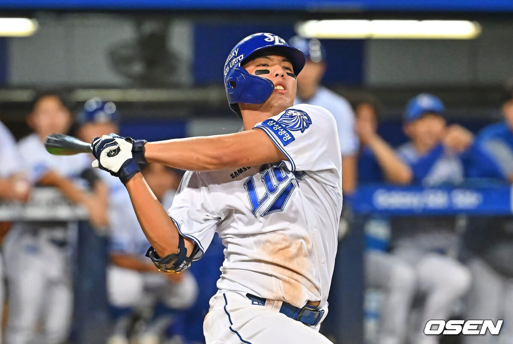 7일 대구삼성라이온즈파크에서 2026 신한 SOL KBO 리그 삼성 라이온즈와 LG 트윈스의 경기가 열렸다. 홈팀 삼성은 후라도가, 방문팀 LG는 톨허스트가 선발 출전했다. 삼성 라이온즈 김영웅이 힘찬 타격을 하고 있다. 2026.07.07 / foto0307@osen.co.kr