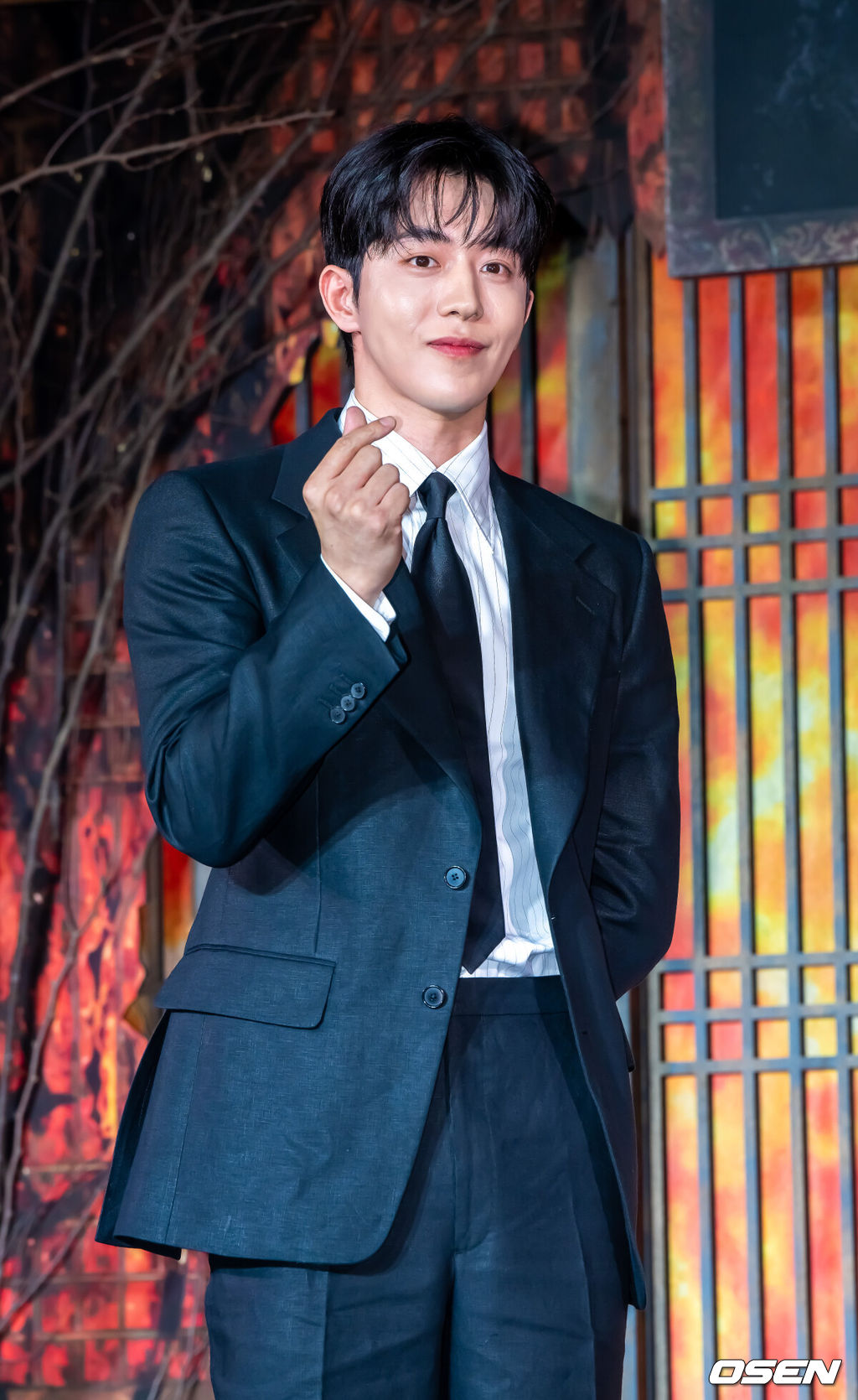 8일 서울 여의도 페어몬트 앰버서더 서울에서 넷플릭스 시리즈 ‘동궁’ 제작발표회가 진행됐다.넷플릭스 시리즈 ‘동궁’ 은 귀(⻤)의 세계를 넘나드는 능력을 가진 구천(남주혁)과 비밀을 간직한 궁녀 생강(노윤서)이 왕(조승우)의 부름을 받고 동궁에 깃든 저주를 파헤치면서 벌어지는 이야기로 이날 행사에는 최정규 감독과 남주혁, 노윤서, 조승가 참석했다. 배우 남주혁이 포즈를 취하고 있다.  2026.07.08 / soul1014@osen.co.kr