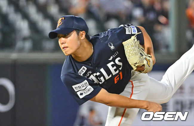 [OSEN=부산, 이석우 기자] 7일 부산 사직야구장에서 2026 신한 SOL KBO 리그 롯데 자이언츠와 한화 이글스의 경기가 열렸다. 홈팀 롯데는 비슬리가, 방문팀 한화는 황준서가 선발 출전했다.한화 이글스 정우주가 역투하고 있다. 2026.06.07 / foto0307@osen.co.kr