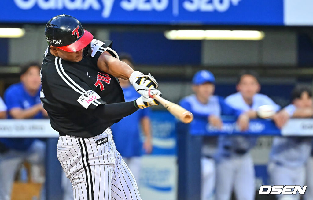 8일 대구삼성라이온즈파크에서 2026 신한 SOL KBO 리그 삼성 라이온즈와 LG 트윈스의 경기가 열렸다. 홈팀 삼성은 오러클린이, 방문팀 LG는 임찬규가 선발 출전했다. LG 트윈스 이재원이 4회초 2사 1루 좌중간 역전 1타점 2루타를 치고 있다. 2026.07.08 / foto0307@osen.co.kr