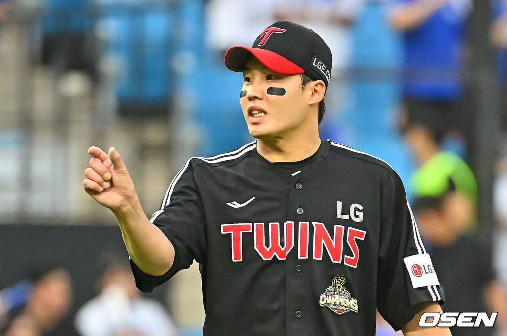 8일 대구삼성라이온즈파크에서 2026 신한 SOL KBO 리그 삼성 라이온즈와 LG 트윈스의 경기가 열렸다. 홈팀 삼성은 오러클린이, 방문팀 LG는 임찬규가 선발 출전했다. LG 트윈스 선발 투수 임찬규가 볼 궤적에 아쉬워하고 있다. 2026.07.08 / foto0307@osen.co.kr