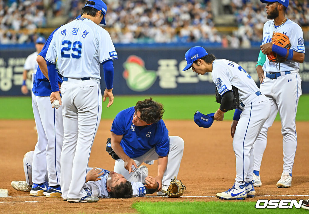 8일 대구삼성라이온즈파크에서 2026 신한 SOL KBO 리그 삼성 라이온즈와 LG 트윈스의 경기가 열렸다. 홈팀 삼성은 오러클린이, 방문팀 LG는 임찬규가 선발 출전했다. 삼성 라이온즈 류지혁이 6회초 무사 2루 투수 희생번트를 댄 LG 트윈스 구본혁과 충돌해 쓰러져 있다. 2026.07.08 / foto0307@osen.co.kr