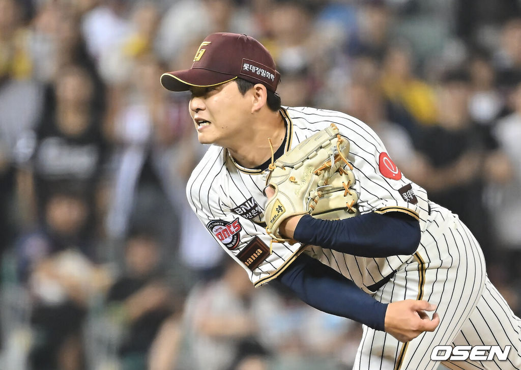 25일 울산 문수야구장에서 2025 신한 SOL 뱅크 KBO 리그 롯데 자이언츠와 LG 트윈스의 경기가 열렸다. 홈팀 롯데는 감보아가, 방문팀 LG는 손주영이 선발로 나섰다.롯데 자이언츠 박시영이 역투하고 있다. 2025.09.25 / foto0307@osen.co.kr
