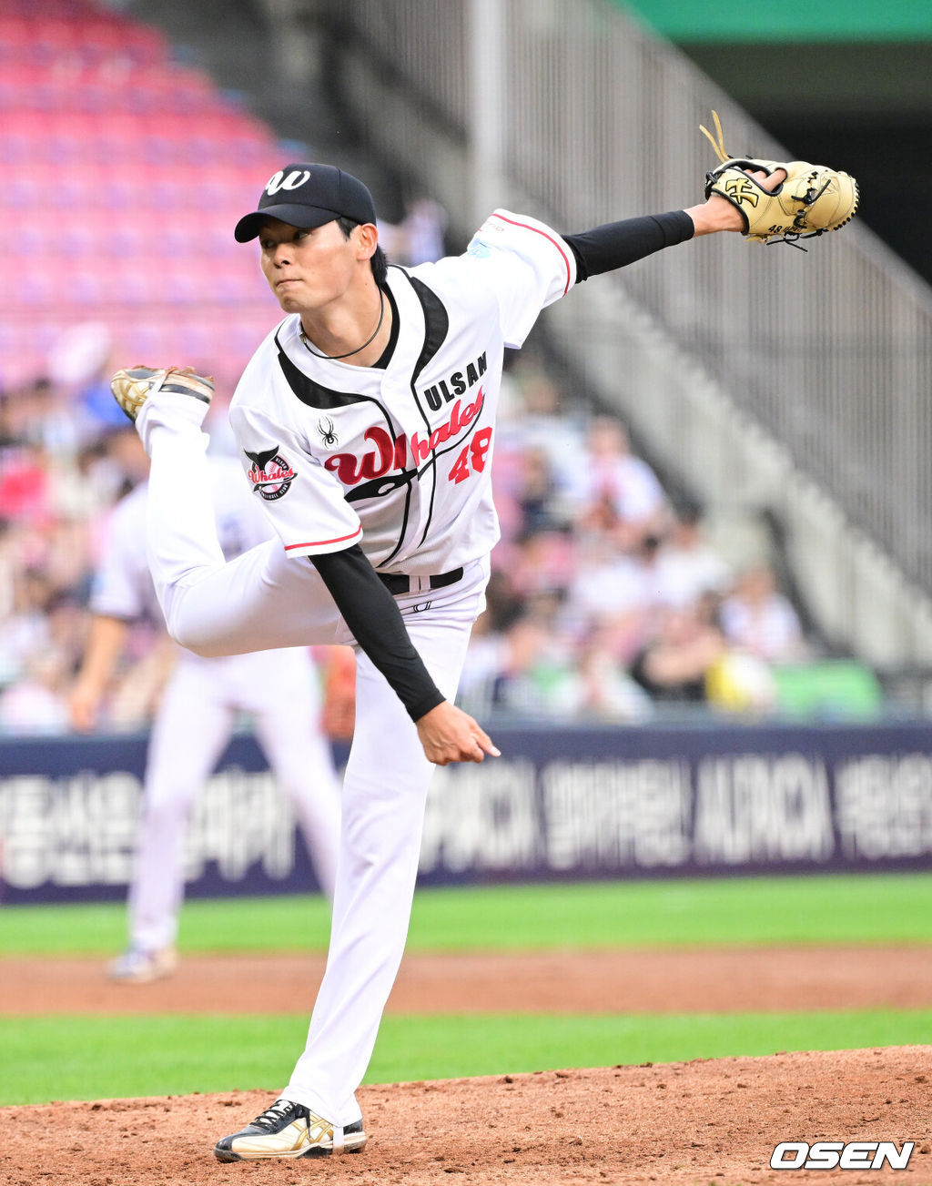 10일 서울 잠실야구장에서 ‘2026 신한 SOL KBO 올스타 프라이데이’가 열렸다.올스타 프라이데이인 오늘(10일)은 '넥스트레벨 매치'가 가장 먼저 열렸다. 지난해 넥스트 레벨 트레이닝 캠프를 수료한 고교 2학년 유망주들이 참가해 2028 KBO 신인드래프트를 앞둔 차세대 스타들의 기량을 선보였다. 이어 북부리그와 남부리그가 맞붙는 퓨처스 올스타전이 펼쳐진다. 경기 종료 후에는 팬 투표로 선정된 거포 8명이 출전하는 홈런 더비가 펼쳐진다.퓨처스 올스타전에 출전한 울산웨일즈 나가가 힘차게 공을 뿌리고 있다. 2026.07.10 / dreamer@osen.co.kr