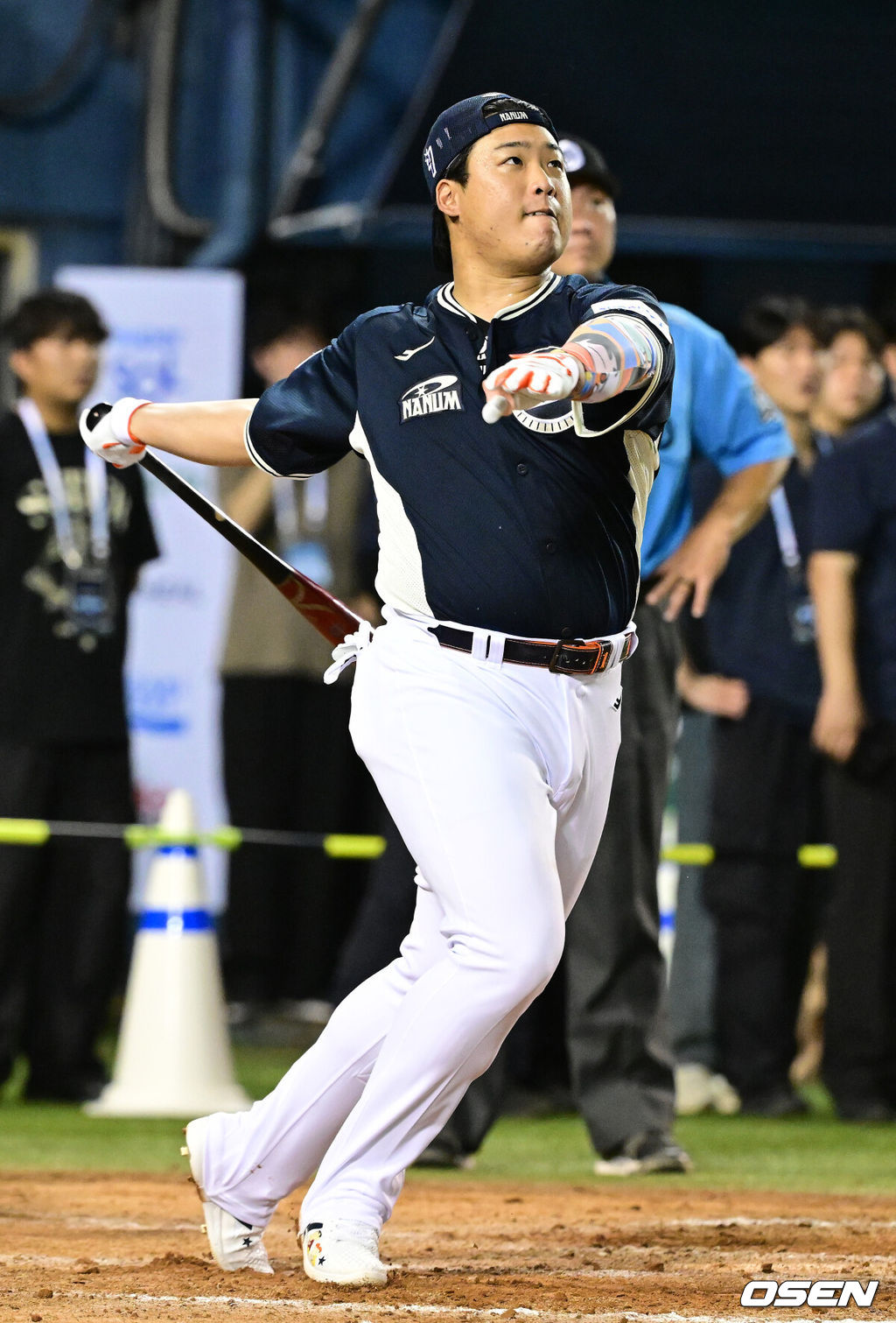 10일 서울 잠실야구장에서 ‘2026 신한 SOL KBO 올스타 프라이데이’가 열렸다.올스타 프라이데이인 오늘(10일)은 '넥스트레벨 매치'가 가장 먼저 열리고, 이어 북부리그와 남부리그가 맞붙는 퓨처스 올스타전이 펼쳐졌다. 경기 종료 후에는 팬 투표로 선정된 거포 8명이 출전하는 홈런 더비가 진행됐다.한화 강백호가 홈런더비 우승을 결정짓는 홈런포를 날리고 있다. 2026.07.10 / dreamer@osen.co.kr