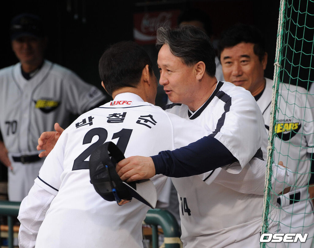 두산 박철순-김경문 2009.06.06 /ajyoung@osen.co.kr