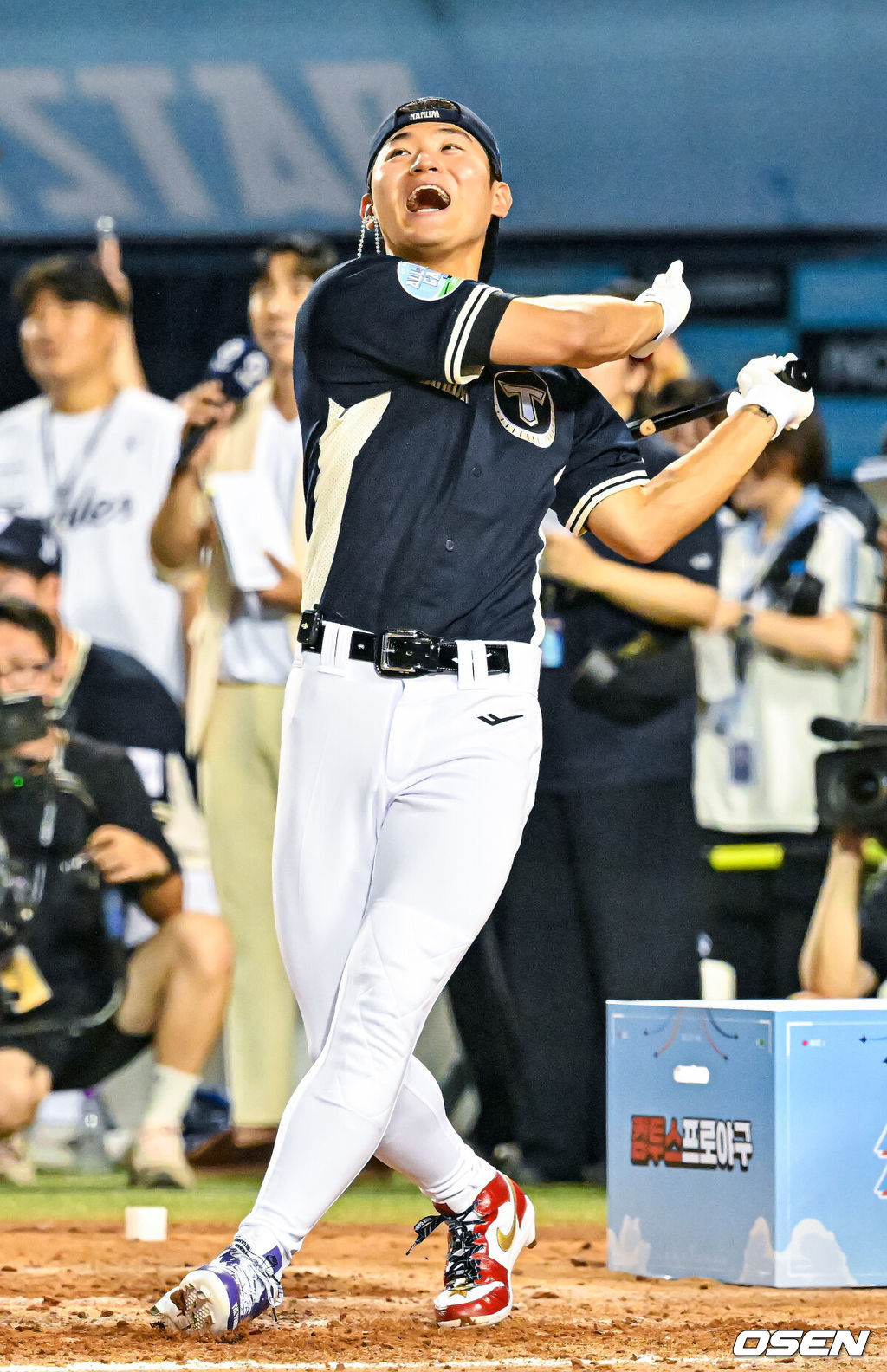 10일 서울 잠실야구장에서 ‘2026 신한 SOL KBO 올스타 프라이데이’가 열렸다.올스타 프라이데이인 오늘(10일)은 '넥스트레벨 매치'가 가장 먼저 열리고, 이어 북부리그와 남부리그가 맞붙는 퓨처스 올스타전이 펼쳐졌다. 경기 종료 후에는 팬 투표로 선정된 거포 8명이 출전하는 홈런 더비가 진행됐다.KIA 김도영이 홈런더비에서 타격하며 아쉬워하고 있다. 2026.07.10 / rumi@osen.co.kr