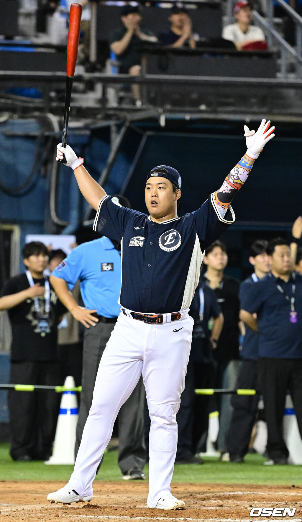 10일 서울 잠실야구장에서 ‘2026 신한 SOL KBO 올스타 프라이데이’가 열렸다.올스타 프라이데이인 오늘(10일)은 '넥스트레벨 매치'가 가장 먼저 열리고, 이어 북부리그와 남부리그가 맞붙는 퓨처스 올스타전이 펼쳐졌다. 경기 종료 후에는 팬 투표로 선정된 거포 8명이 출전하는 홈런 더비가 진행됐다.한화 강백호가 홈런을 날린 뒤 기뻐하고 있다. 2026.07.10 / dreamer@osen.co.kr