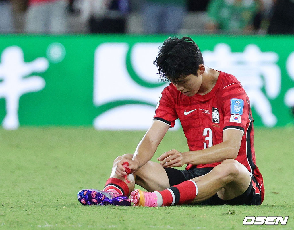 홍명보 감독이 이끄는 대한민국 축구대표팀은 25일(이하 한국시간) 오전 10시 멕시코 몬테레이 스타디움에서 개최된 2026 국제축구연맹(FIFA) 북중미 월드컵 조별리그 A조 최종전에서 남아프리카공화국에게 0-1 충격패를 당했다. 1승2패가 된 한국은 A조 3위로 밀리며 32강 자력진출에 실패했다. 한국은 나머지 조들의 상황을 따져보고 32강에 진출할 가능성은 남아있다.경기 종료 후 대한민국 이기혁이 패배에 아쉬워하고 있다. 2026.06.25 /sunday@osen.co.kr