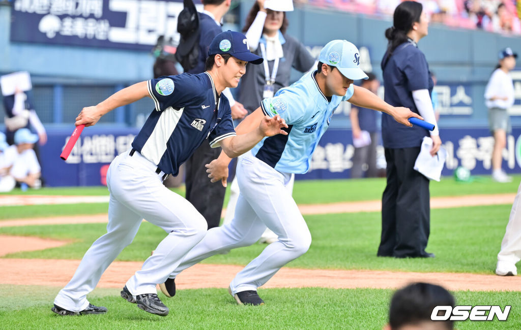 11일 서울 잠실야구장에서 ‘2026 신한 SOL KBO 올스타전’이 진행됐다.1982년 개장 이후 마지막 잠실 올스타전에서 양의지,류현진 등 베테랑들의 기록 도전과 27명의 첫 올스타 출전 신예들이 맞붙는 가운데, 나눔의 5연승과 드림의 7년 만의 승리 여부가 관심을 모은다.식전 썸머레이스 결승 LG 구본혁과 삼성 이승민이 스타트를 하고 있다. 2026.07.11 / soul1014@osen.co.kr