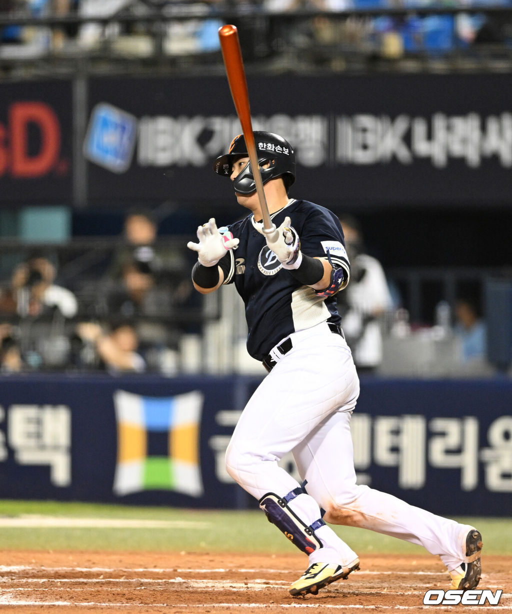 11일 서울 잠실야구장에서 ‘2026 신한 SOL KBO 올스타전’이 진행됐다.1982년 개장 이후 마지막 잠실 올스타전에서 양의지, 류현진 등 베테랑들의 기록 도전과 27명의 첫 올스타 출전 신예들이 맞붙는 가운데, 나눔의 5연승과 드림의 7년 만의 승리 여부가 관심을 모은다.7회초 나눔올스타 허인서가 안타를 치고 있다. 2026.07.11 / sunday@osen.co.kr