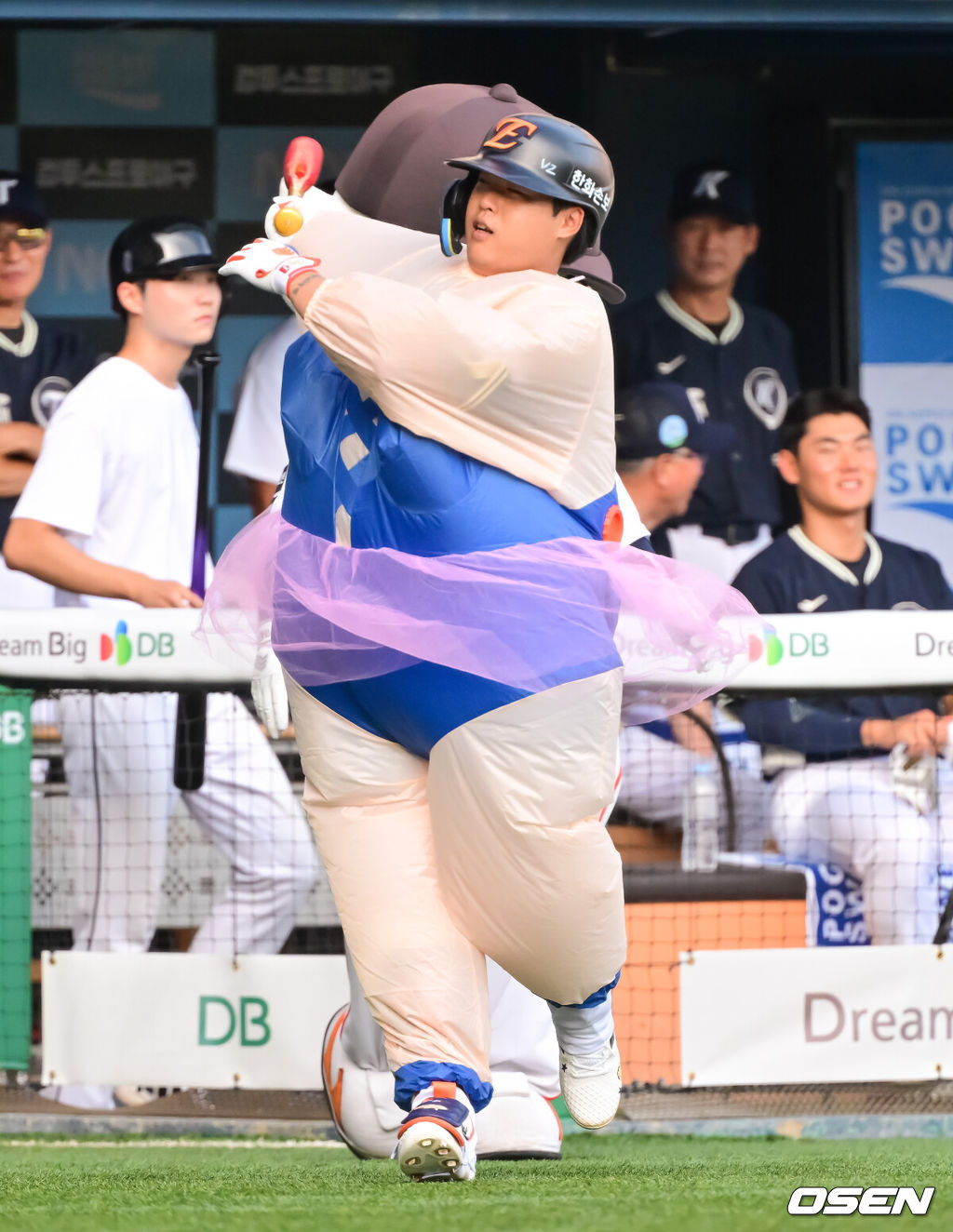 11일 서울 잠실야구장에서 ‘2026 신한 SOL KBO 올스타전’이 진행됐다.1982년 개장 이후 마지막 잠실 올스타전에서 양의지,류현진 등 베테랑들의 기록 도전과 27명의 첫 올스타 출전 신예들이 맞붙는 가운데, 나눔의 5연승과 드림의 7년 만의 승리 여부가 관심을 모은다.1회초 나눔 올스타 강백호가 등장하고 있다. 2026.07.11 / soul1014@osen.co.kr