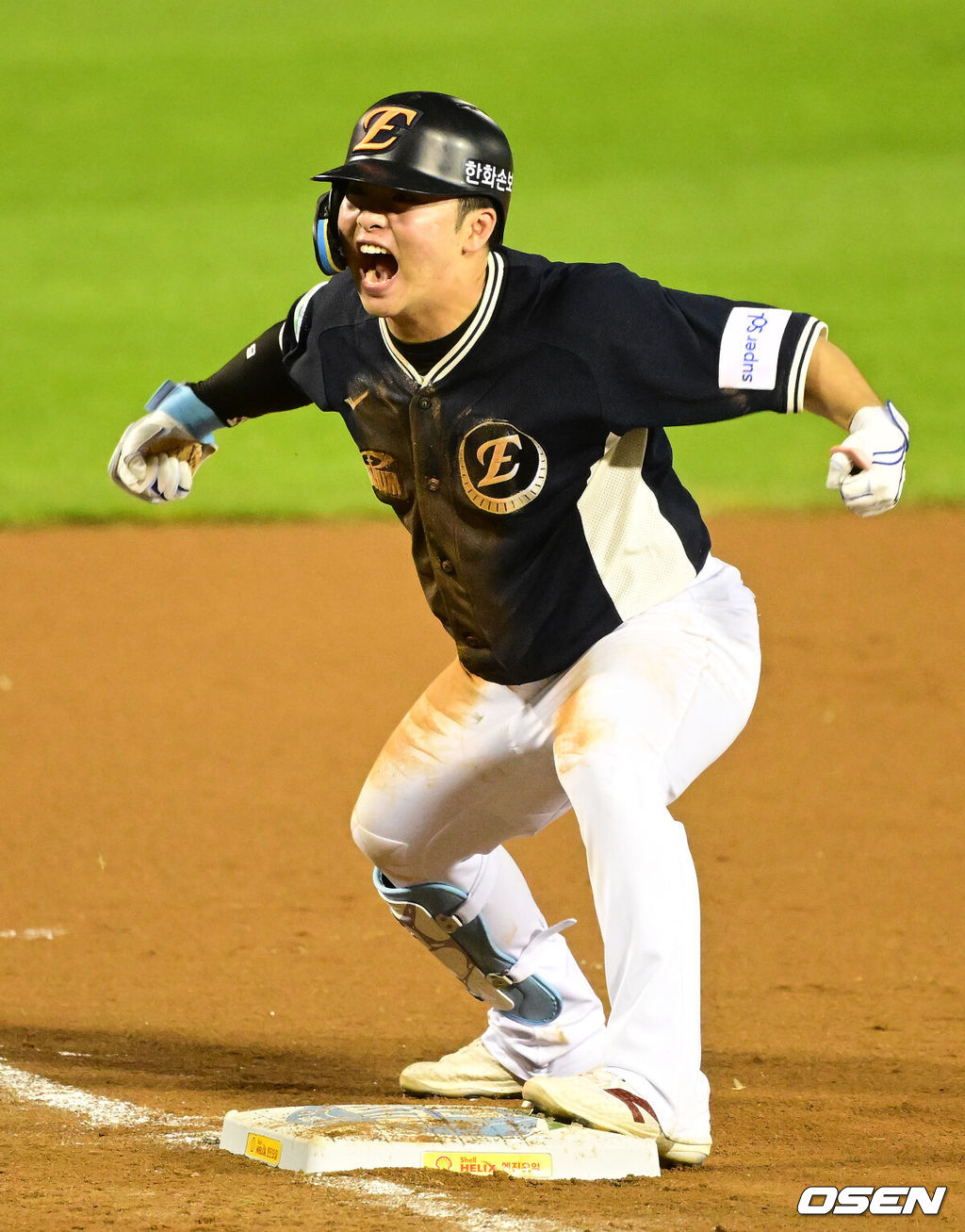 11일 서울 잠실야구장에서 ‘2026 신한 SOL KBO 올스타전’이 진행됐다.1982년 개장 이후 마지막 잠실 올스타전에서 양의지, 류현진 등 베테랑들의 기록 도전과 27명의 첫 올스타 출전 신예들이 맞붙는 가운데, 나눔의 5연승과 드림의 7년 만의 승리 여부가 관심을 모은다.8회초 1사 2루에서 한화 문현빈이 1타점 적시 3루타를 날리며 포효하고 있다. 2026.07.11 / jpnews@osen.co.kr