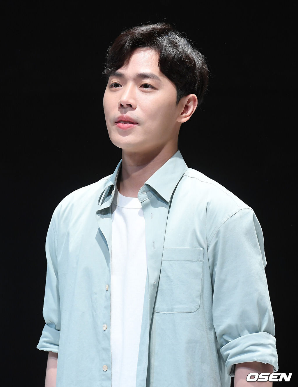 15일 오후 서울 종로구 대학로 아트원씨어터에서 연극 ‘렁스’ 프레스콜 행사가 열렸다.배우 이동하가 포즈를 취하고 있다. /cej@osen.co.kr