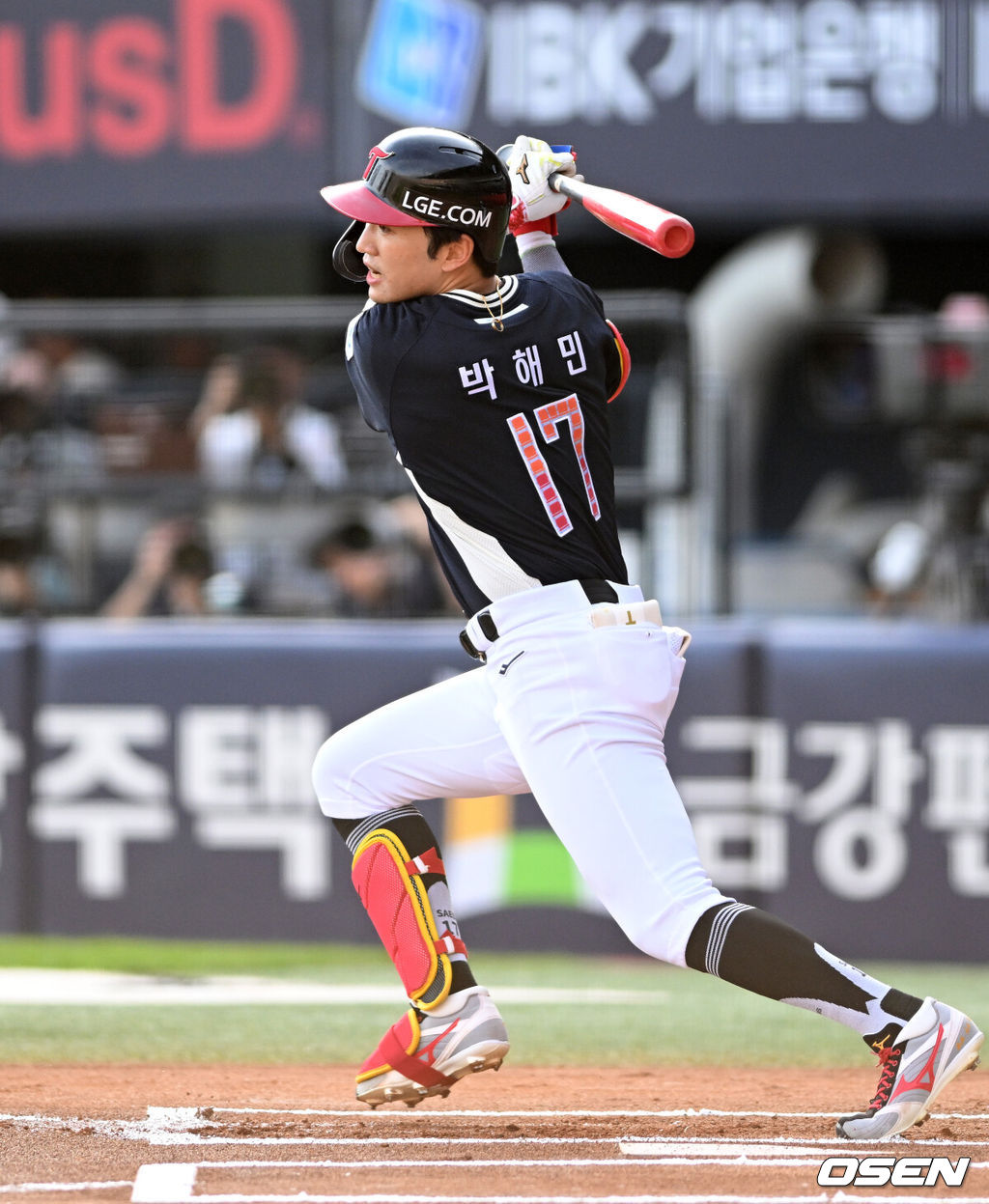 11일 서울 잠실야구장에서 ‘2026 신한 SOL KBO 올스타전’이 진행됐다.1982년 개장 이후 마지막 잠실 올스타전에서 양의지, 류현진 등 베테랑들의 기록 도전과 27명의 첫 올스타 출전 신예들이 맞붙는 가운데, 나눔의 5연승과 드림의 7년 만의 승리 여부가 관심을 모은다.1회초 1사에서 나눔올스타 박해민이 좌전안타를 치고 있다. 2026.07.11 / sunday@osen.co.kr
