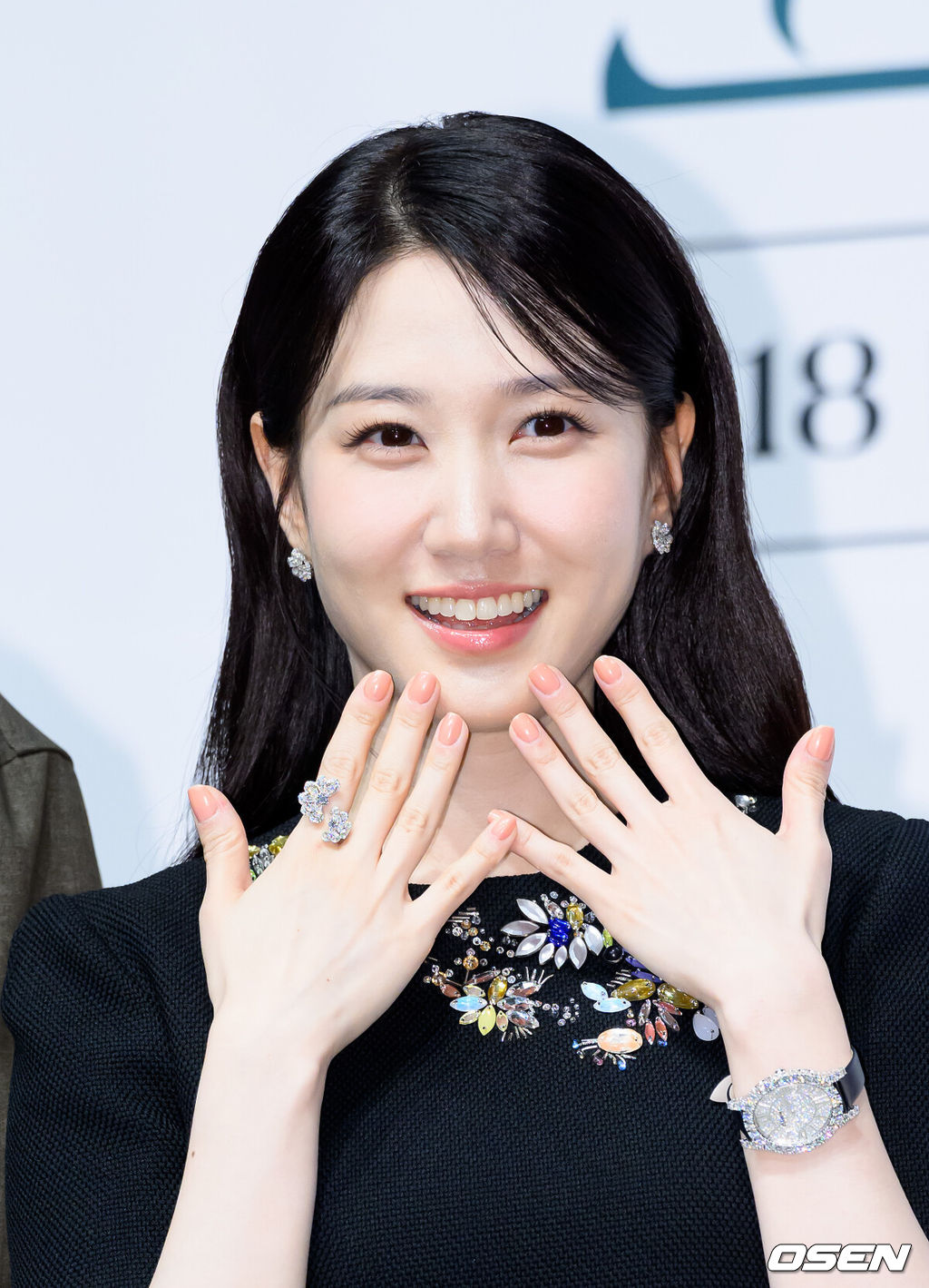 14일 오후 서울 강남구 엘리에나 호텔에서 tvN 새 토일드라마 ‘오싹한 연애’ 제작발표회가 열렸다. ‘오싹한 연애’는 귀신을 보는 재벌 상속녀와 귀신을 가장 무서워하는 열혈 검사의 좌충우돌 오컬트 로맨스물로 오는 7월 18일 첫 방송을 앞두고 있다.배우 박은빈이 포토타임을 가지고 있다. 2026.07.14 /sunday@osen.co.kr