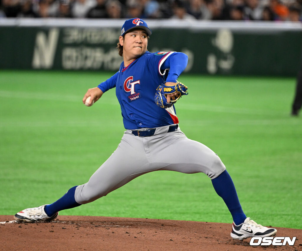 8일 일본 도쿄돔에서 2026 월드베이스볼클래식(WBC) 1라운드 C조 조별리그 대한민국과 대만의 경기가 열렸다.한국은 전날(7일) 일본과의 경기에서 6-8로 석패했다. 앞서 체코전을 11-4로 잡았던 한국은 1승1패를 마크하게 됐고, 남은 대만전과 호주전에 사활을 걸어야 한다.1회말 대만 구린루리양이 역투하고 있다. 2026.03.08 /spjj@osen.co.kr
