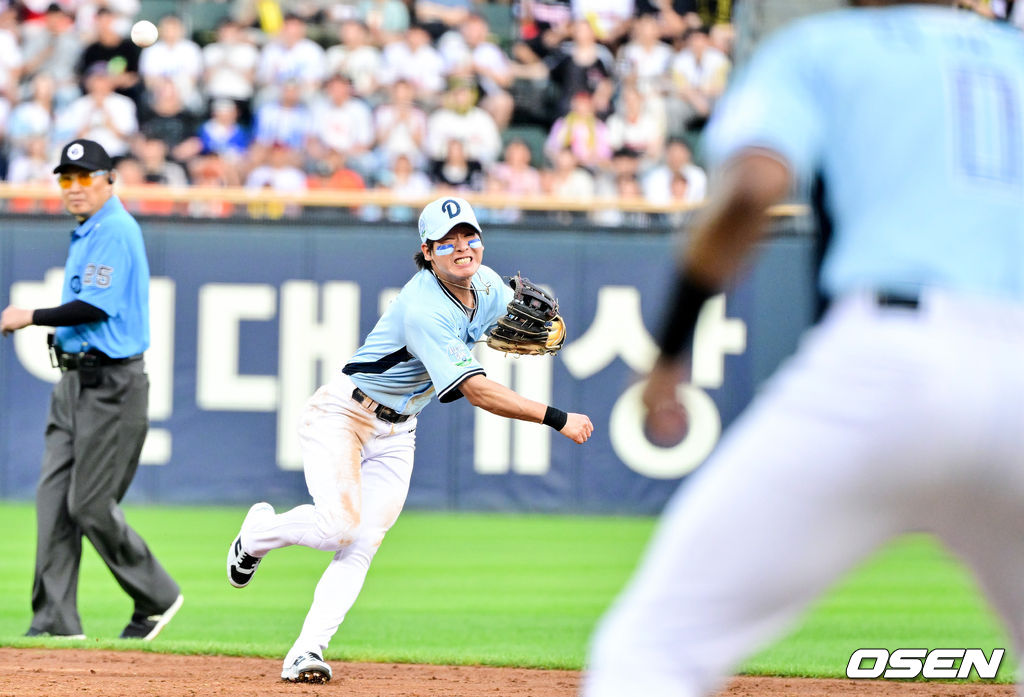 유연한 연결 동작으로 1루 송구하는 박찬호