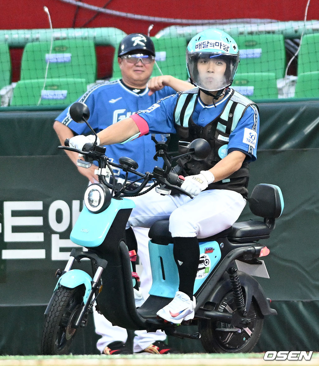 2년 전에는 관전만했던 김태형 감독