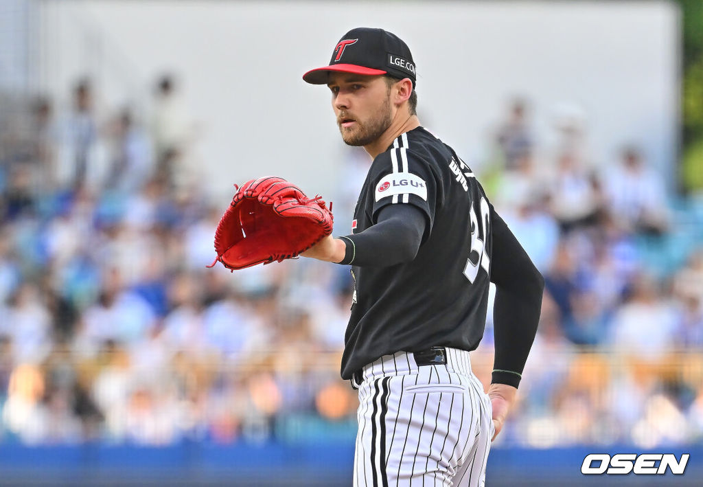 7일 대구삼성라이온즈파크에서 2026 신한 SOL KBO 리그 삼성 라이온즈와 LG 트윈스의 경기가 열렸다. 홈팀 삼성은 후라도가, 방문팀 LG는 톨허스트가 선발 출전했다. LG 트윈스 선발 투수 톨허스트가 역투하고 있다. 2026.07.07 / foto0307@osen.co.kr