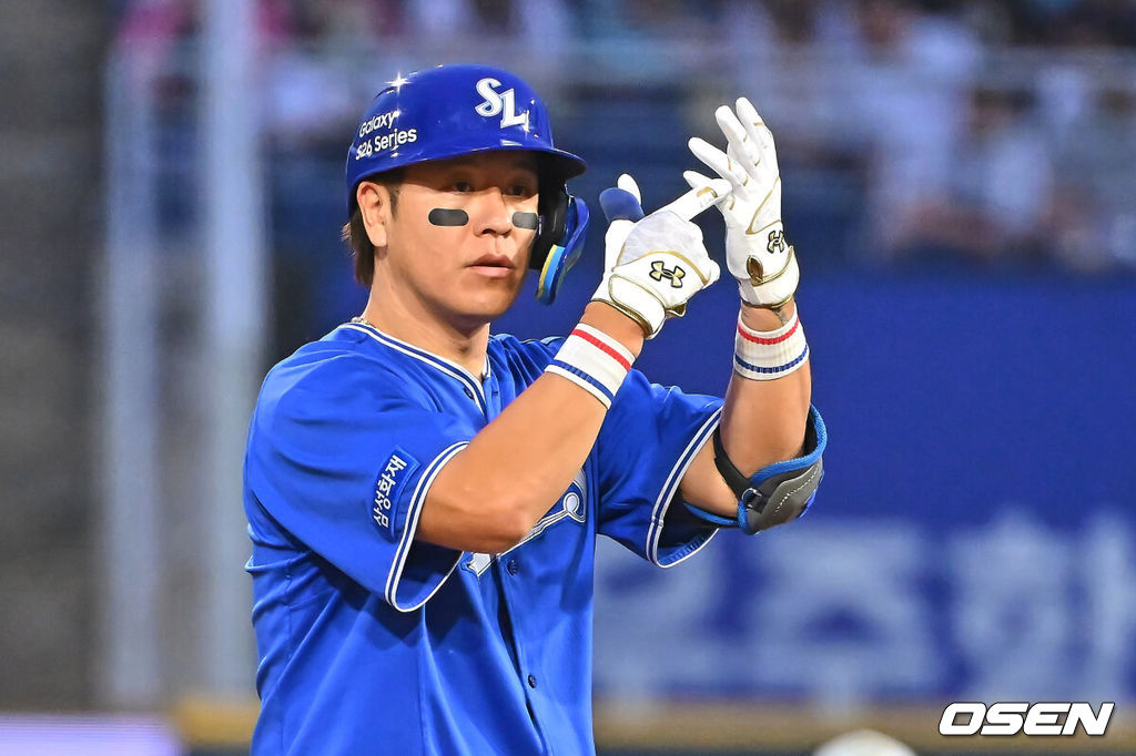 1일 창원NC파크에서 2026 신한 SOL KBO 리그 NC 다이노스와 삼성 라이온즈의 경기가 열렸다. 홈팀 NC는 토다가, 방문팀 삼성은 후라도가 선발 출전했다. 삼성 라이온즈 강민호가 4회초 1사 1,2루 좌중간 1타점 2루타를 치고 세리머니를 하고 있다. 2026.07.01 / foto0307@osen.co.kr