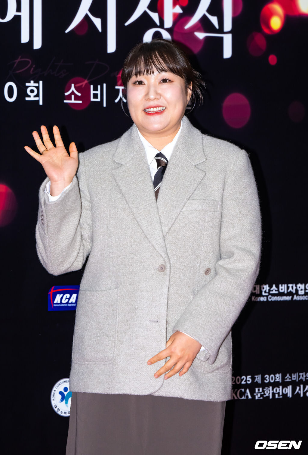9일 오후 서울 한국과학기술회관에서 제30회 소비자의 날 KCA 문화연예 시상식이 진행됐다. 소비자의 날은 소비자의 권리 의식을 신장시키고, 소비자 보호에 대한 인식을 높이기 위해 제정된 법정 기념일로 이를 기념하기 위한 본 시상식은 예능, 드라마, 영화 부문으로 나눠 진행된다. 이날 시상식에는 배우 문소리와 조정석, 임윤아, 주원, 이수지, 강남, 육성재, 미미, 김원훈, 이선빈, 방효린 등이 수상자로 참석했다.개그우먼 이수지가 포즈를 취하고 있다.  2025.12.09 / soul1014@osen.co.kr