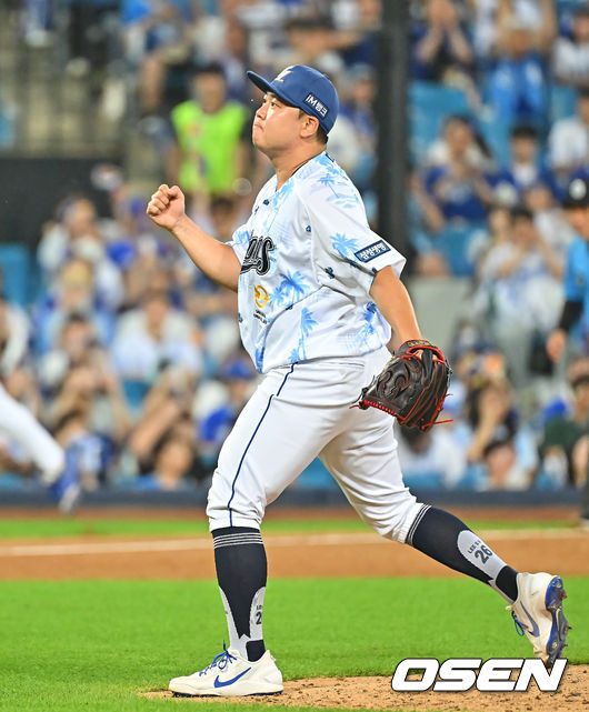 16일 대구삼성라이온즈파크에서 2026 신한 SOL KBO 리그 삼성 라이온즈와 롯데 자이언츠의 경기가 열렸다. 삼성 라이온즈 이승현이 6회초 2사 1루 롯데 자이언츠 손호영을 삼진으로 잡고 주먹을 불끈 쥐고 있다. 2026.07.16 / foto0307@osen.co.kr