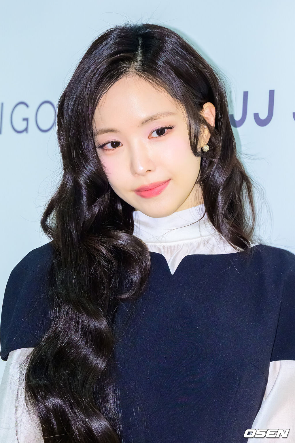 에이핑크 출신 배우 손나은이 8일 경기도 고양 스타필드에서 열린 한 브랜드 스타필드 고양점 매장 오픈 행사에 참석했다.손나은은 올해 방송 예정인 SBS 새 금토드라마 ‘김부장’에 출연한다. 극 중 손나은은 김부장 회사에서 함께 일하는 직원이자 비밀을 간직한 상아 역을 맡았다. 배우 손나은이 포즈를 취하고 있다. 2026.05.08 / soul1014@osen.co.kr