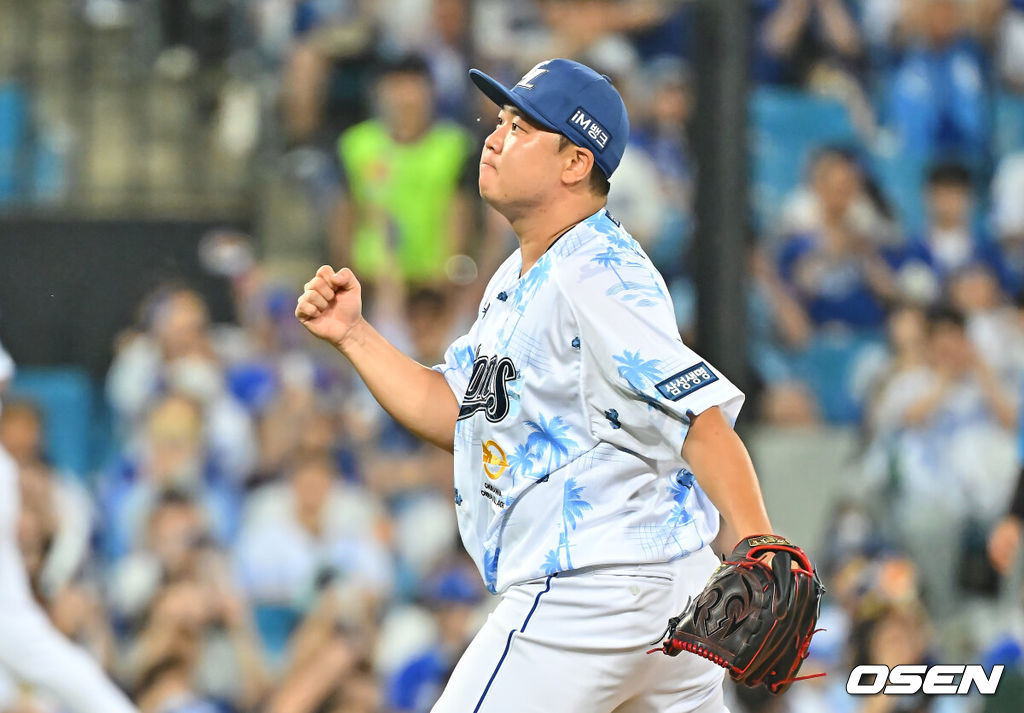 16일 대구삼성라이온즈파크에서 2026 신한 SOL KBO 리그 삼성 라이온즈와 롯데 자이언츠의 경기가 열렸다. 홈팀 삼성은 양창섭이, 방문팀 롯데는 로드리게스가 선발 출전했다. 삼성 라이온즈 이승현이 6회초 2사 1루 롯데 자이언츠 손호영을 삼진으로 잡고 주먹을 불끈 쥐고 있다. 2026.07.16 / foto0307@osen.co.kr