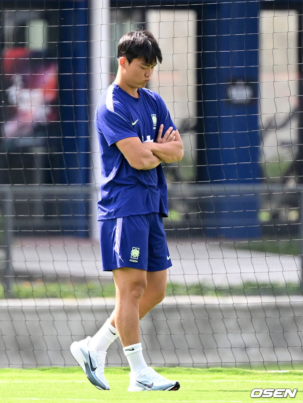 홍명보 감독이 이끄는 대한민국 축구국가대표팀이 26일(한국시각) 멕시코 과달라하라 인근 사포판의 치바스 베르데 바예에서 훈련을 진행했다.대한민국은 1승 2패(승점 3)로 조 3위에 머물렀다. 자력으로 32강에 오를 기회를 놓쳤고, 이제는 다른 조 경기 결과를 기다려야 하는 처지가 됐다.대한민국 오현규가 훈련을 하고 있다. 2026.06.26 /sunday@osen.co.kr