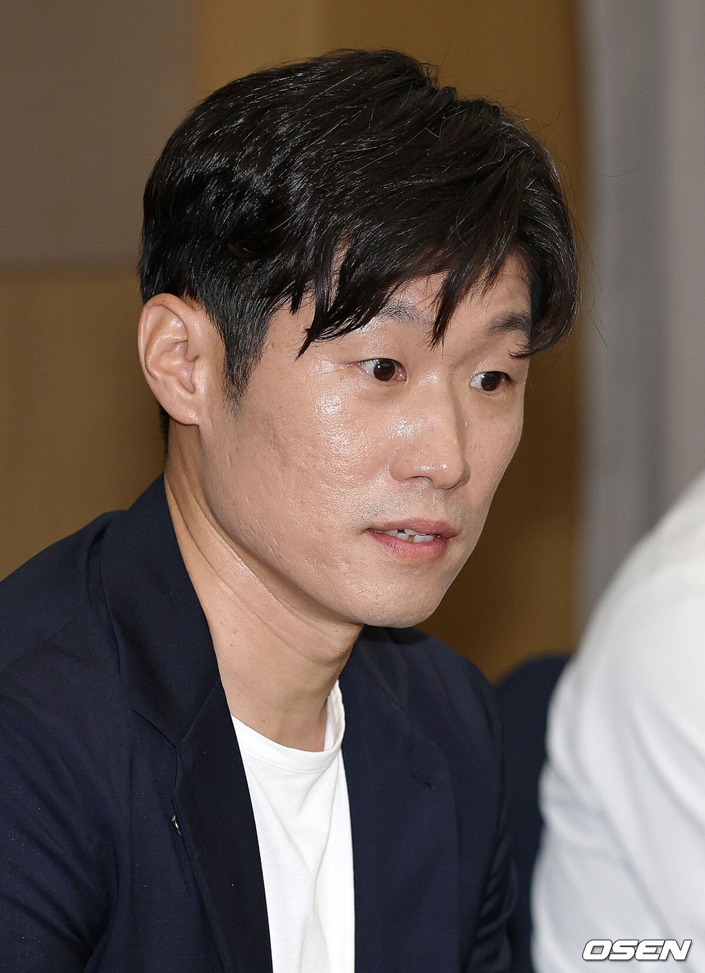 6일 오후 서울 올림픽파크텔에서 K-축구 혁신위원회 출범식이 열렸다.최휘영 문체부 장관과 박지성 FIFA 위원이 공동위원장을 맡고 축구·체육계 인사들이 참여하는 혁신위원회는 한국 축구의 구조적 문제를 진단하고 거버넌스 개선, 유소년 육성, 첨단 기술 도입 등 중장기 발전 방안을 마련할 계획이다.박지성 공동위원장이 모두발언을 하고 있다. 2026.07.06 /sunday@osen.co.kr