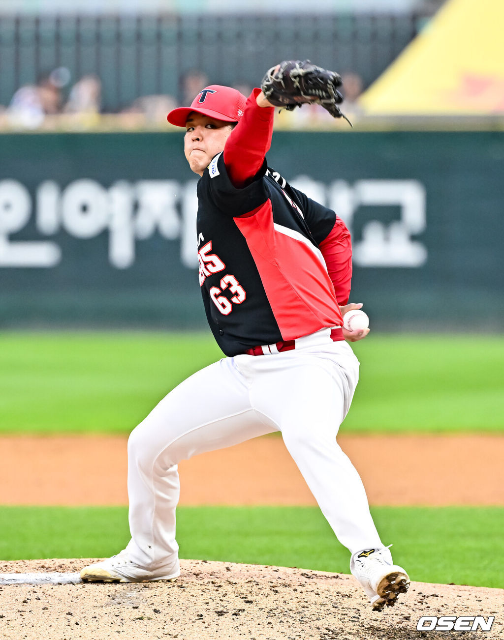 17일 인천 SSG랜더스필드에서 ‘2026 신한 SOL Bank KBO리그’ SSG 랜더스와 KIA 타이거즈의 경기가 열렸다.이날 SSG는 김민준을, KIA는 시라카와를 선발로 내세웠다.2회말 KIA 선발투수 시라카와가 역투하고 있다. 2026.07.17 / soul1014@osen.co.kr