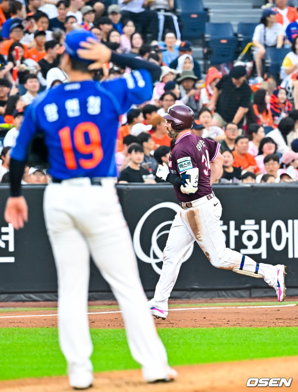 17일 대전 한화생명 볼파크에서 2026 신한 SOL KBO리그 한화 이글스와 키움 히어로즈의 경기가 열렸다.이날 한화는 왕옌청, 키움은 하영민이 선발로 나섰다.2회초 2사 주자 1,3루 키움 데이비슨이 중월 선취 스리런 홈런을 때린 후 그라운드를 돌고 있다. 2026.07.17 / rumi@osen.co.kr