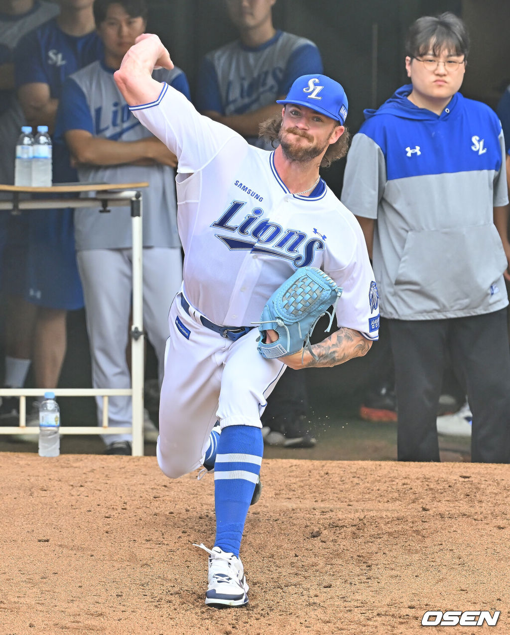 16일 대구삼성라이온즈파크에서 2026 신한 SOL KBO 리그 삼성 라이온즈와 롯데 자이언츠의 경기가 열린다. 홈팀 삼성은 양창섭이, 방문팀 롯데는 로드리게스가 선발 출전한다. 삼성 라이온즈 새 외국인 투수 페덱이 불펜 투구를 하고 있다. 2026.07.16 / foto0307@osen.co.kr