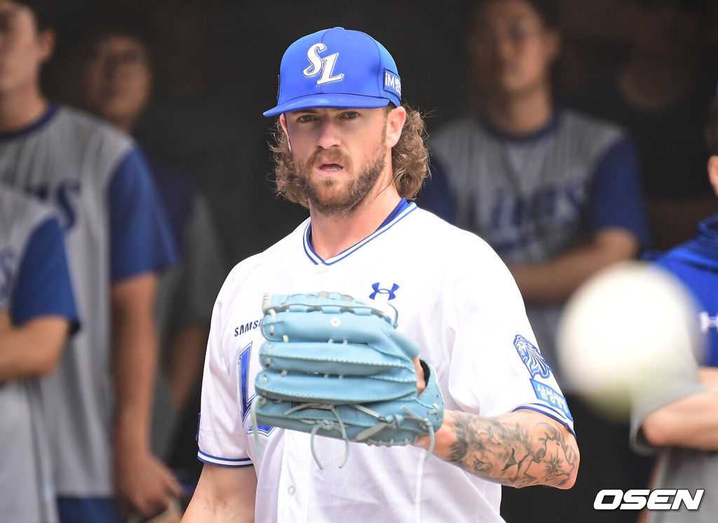 16일 대구삼성라이온즈파크에서 2026 신한 SOL KBO 리그 삼성 라이온즈와 롯데 자이언츠의 경기가 열린다. 홈팀 삼성은 양창섭이, 방문팀 롯데는 로드리게스가 선발 출전한다. 삼성 라이온즈 새 외국인 투수 페덱이 불펜 투구를 하고 있다. 2026.07.16 / foto0307@osen.co.kr