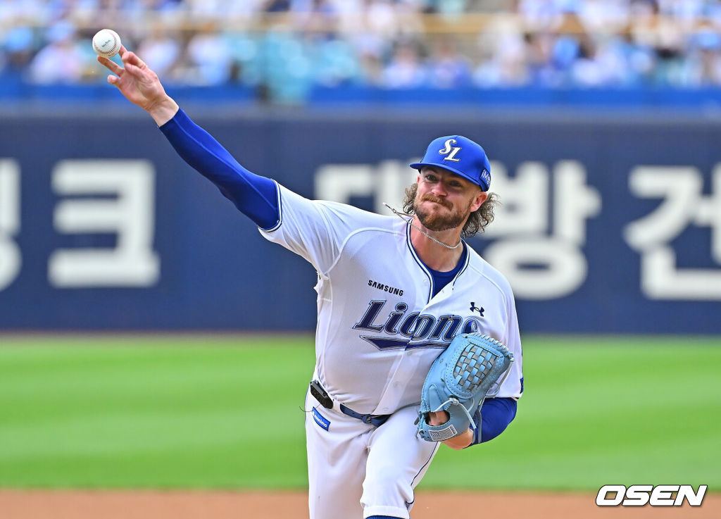 18일 대구삼성라이온즈파크에서 2026 신한 SOL KBO 리그 삼성 라이온즈와 롯데 자이언츠의 경기가 열렸다. 홈팀 삼성은 페덱이, 방문팀 롯데는 나균안이 선발 출전했다. 삼성 라이온즈 선발 투수 페덱이 역투하고 있다. 2026.07.18 / foto0307@osen.co.kr