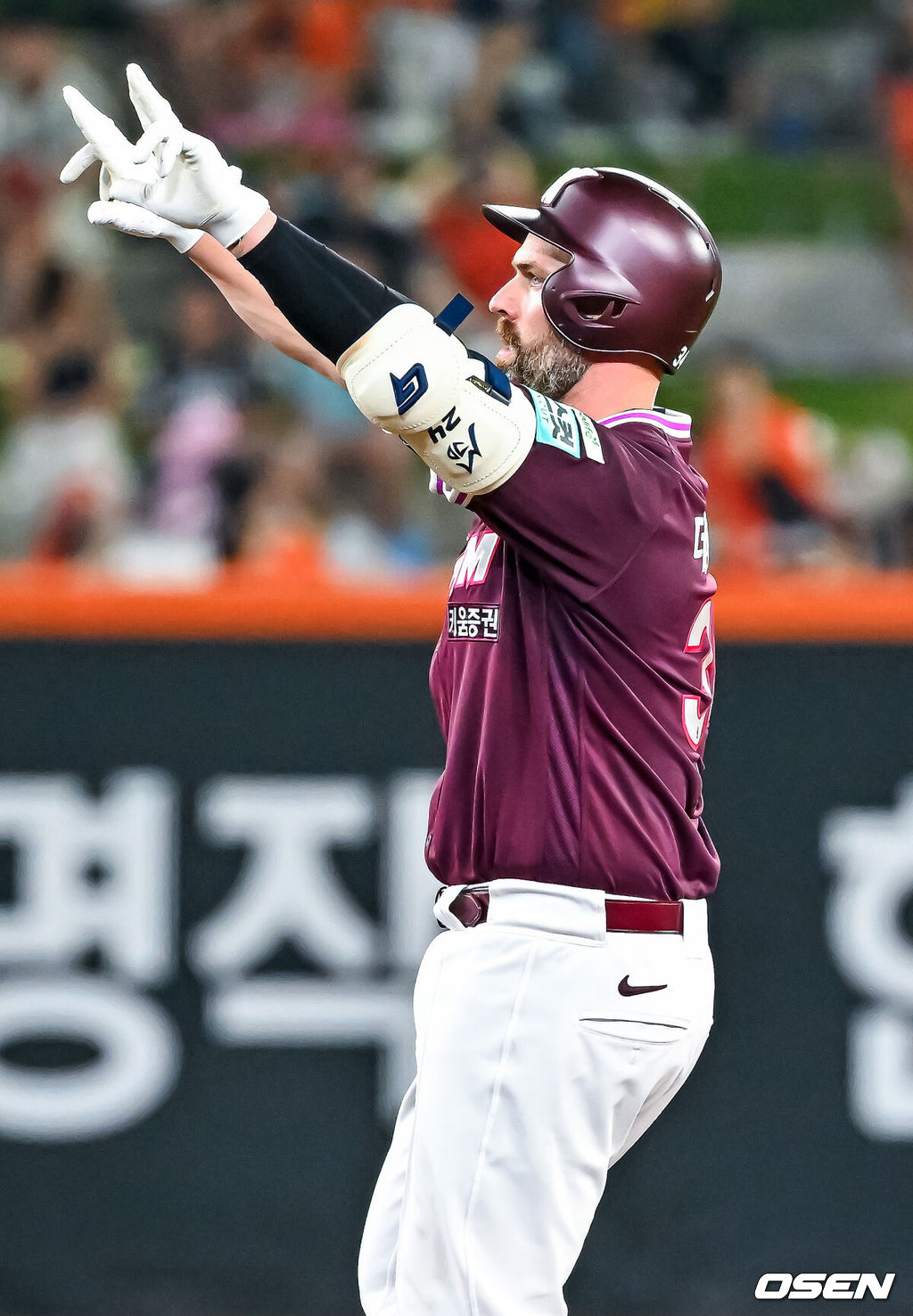 18일 대전 한화생명 볼파크에서 2026 신한 SOL KBO리그 한화 이글스와 키움 히어로즈의 경기가 열렸다.이날 한화는 에르난데스, 키움은 안우진이 선발로 나섰다.8회초 1사 주자 만루 키움 데이비슨이 좌익수 왼쪽 2타점 적시 2루타를 때린 후 2루에서 세리머니를 하고 있다. 2026.07.18 / rumi@osen.co.kr