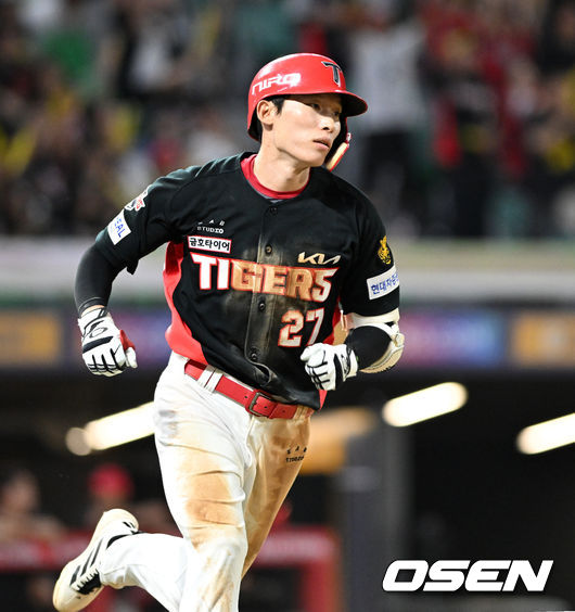 18일 인천 SSG랜더스필드에서 2026 신한 SOL KBO리그 SSG 랜더스와 KIA 타이거즈의 경기가 열렸다. 이날 SSG은 해치, KIA는 네일을 선발로 내세웠다. 8회초 무사에서 KIA 김호령이 중전안타를 치고 있다. 2026.07.18 /sunday@osen.co.kr