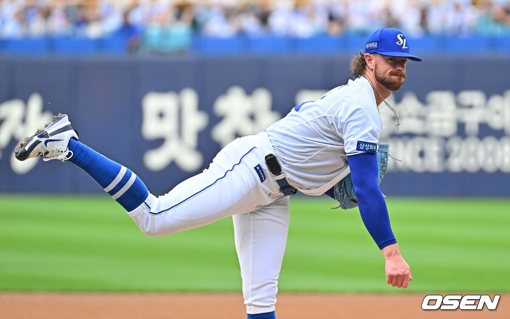 18일 대구삼성라이온즈파크에서 2026 신한 SOL KBO 리그 삼성 라이온즈와 롯데 자이언츠의 경기가 열렸다. 홈팀 삼성은 페덱이, 방문팀 롯데는 나균안이 선발 출전했다. 삼성 라이온즈 선발 투수 페덱이 역투하고 있다. 2026.07.18 / foto0307@osen.co.kr