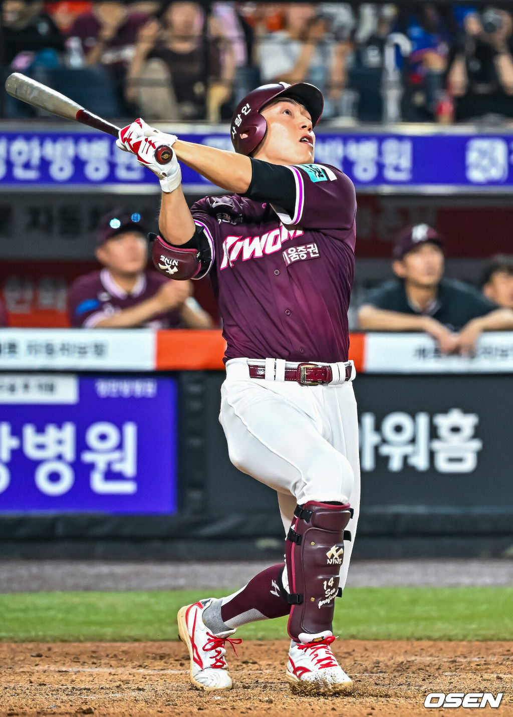18일 대전 한화생명 볼파크에서 2026 신한 SOL KBO리그 한화 이글스와 키움 히어로즈의 경기가 열렸다.이날 한화는 에르난데스, 키움은 안우진이 선발로 나섰다.8회초 1사 주자 1,3루 키움 서건창이 우익수 뒤 동점 1타점 적시 2루타를 때리고 있다. 2026.07.18 / rumi@osen.co.kr