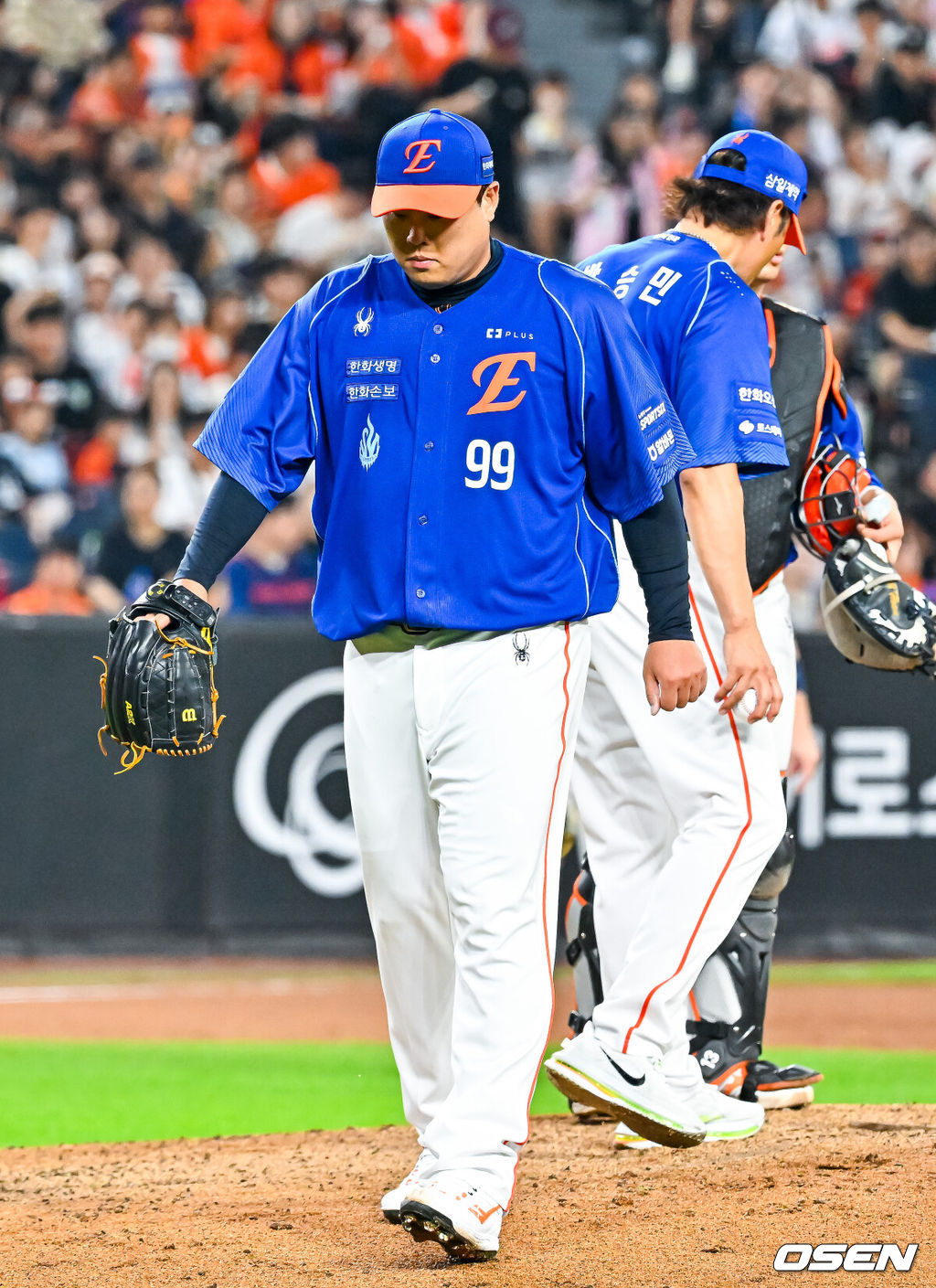 19일 대전 한화생명 볼파크에서 2026 신한 SOL KBO리그 한화 이글스와 키움 히어로즈의 경기가 열렸다.이날 한화는 류현진, 키움은 박준현이 선발로 나섰다.6회초 1사 주자 1,2루 키움 임지열 타석에서 한화 선발 류현진이 교체되고 있다. 2026.07.19 / rumi@osen.co.kr